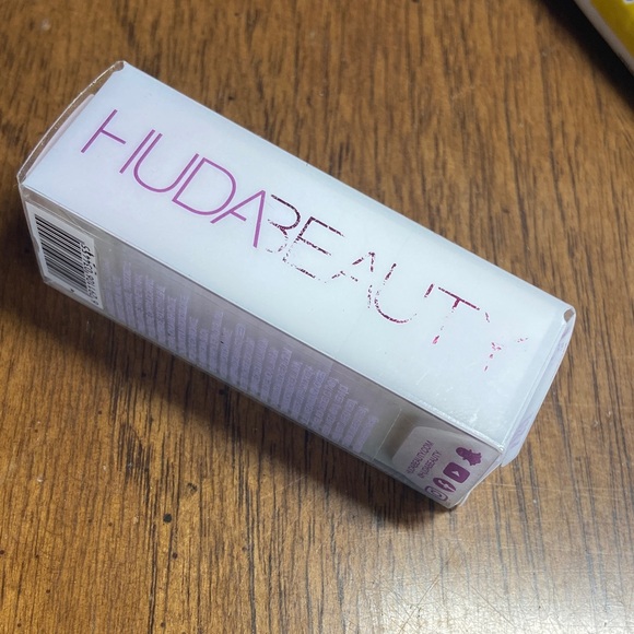 HUDA BEAUTY Negligee Lip Gloss - Picture 11 of 14